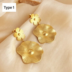 "Trace Florale – Lignes de Grâce et d'Acier"