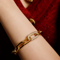 "Chaîne d’Éclat – Le Bracelet Cadena"