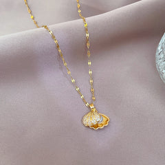 "Éclat Naturel – Collier Perle de Coquillage & Zircon Étincelant en Titane"