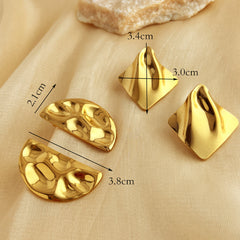 "Lumière Sculptée – Boucles d'Oreilles Concave-Convexe en Or 18K"