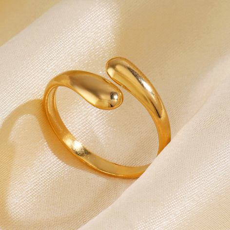 "L’Intemporelle – Bague Rétro Creuse au Charme Audacieux"